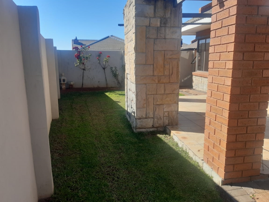 To Let 3 Bedroom Property for Rent in Hillside Free State